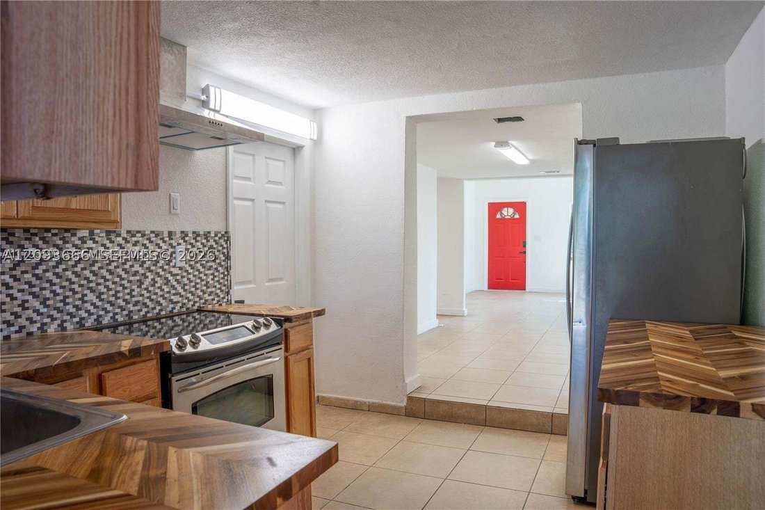 House in Hialeah, Florida, United States 5 - 18943014