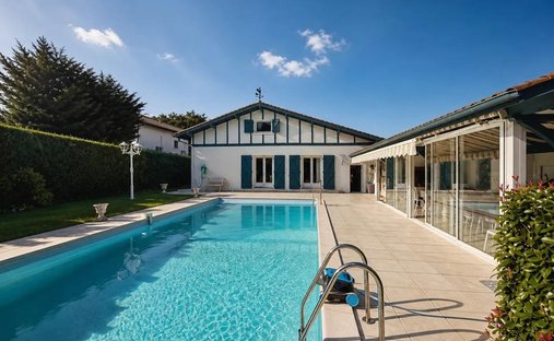 House in La Rochefoucauld-Aguilera, Biarritz, France 1