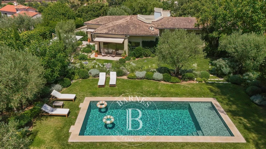 Villa in Mougins, Provence-Alpes-Côte d'Azur, France 2 - 18940544