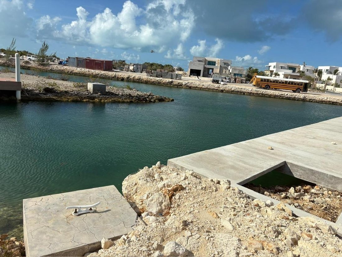 Land in Venetian Road Settlement, Caicos Islands, Turks and Caicos Islands 2 - 18944017