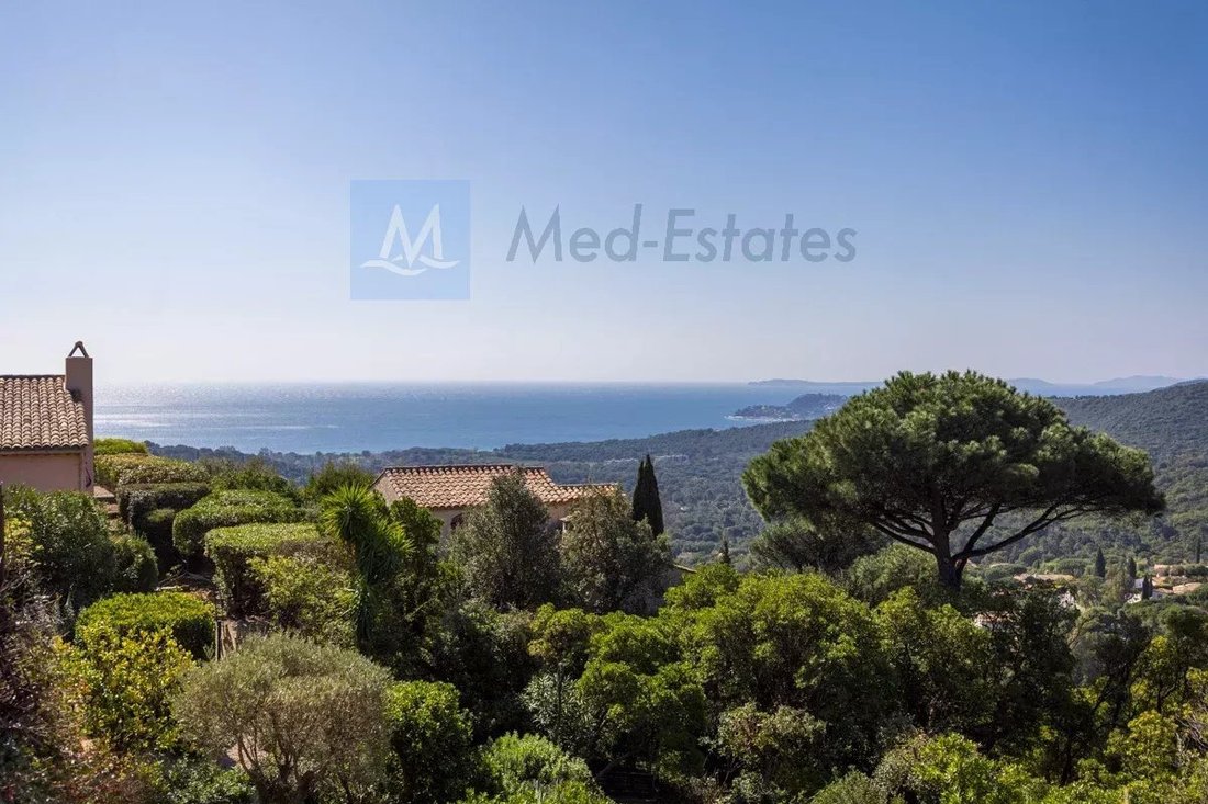 Villa in La Croix-Valmer, Provence-Alpes-Côte d'Azur, France 2 - 17481176
