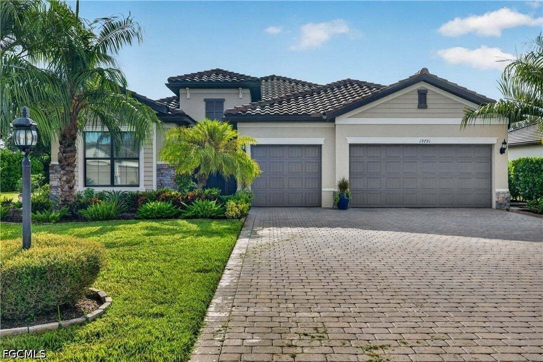 House in Estero, Florida, United States 1 - 18941915
