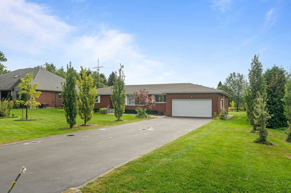 House in Hamilton, Ontario, Canada 3 - 18940984
