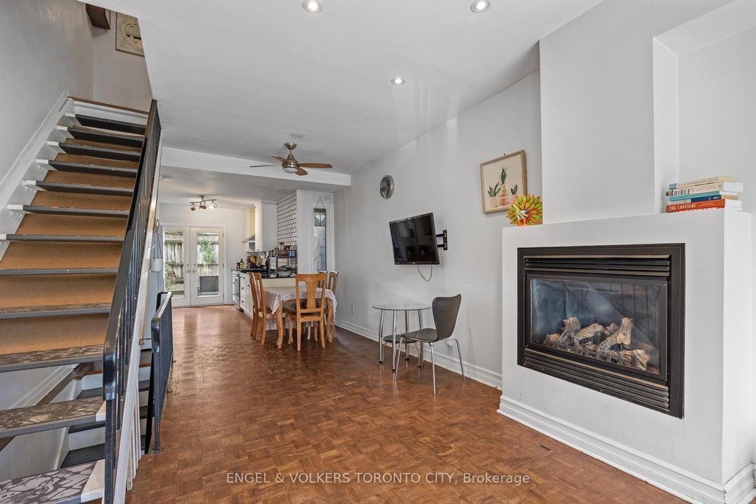 Townhouse in Toronto, Ontario, Canada 4 - 18944007