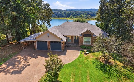 House in Greers Ferry, Arkansas, United States 1