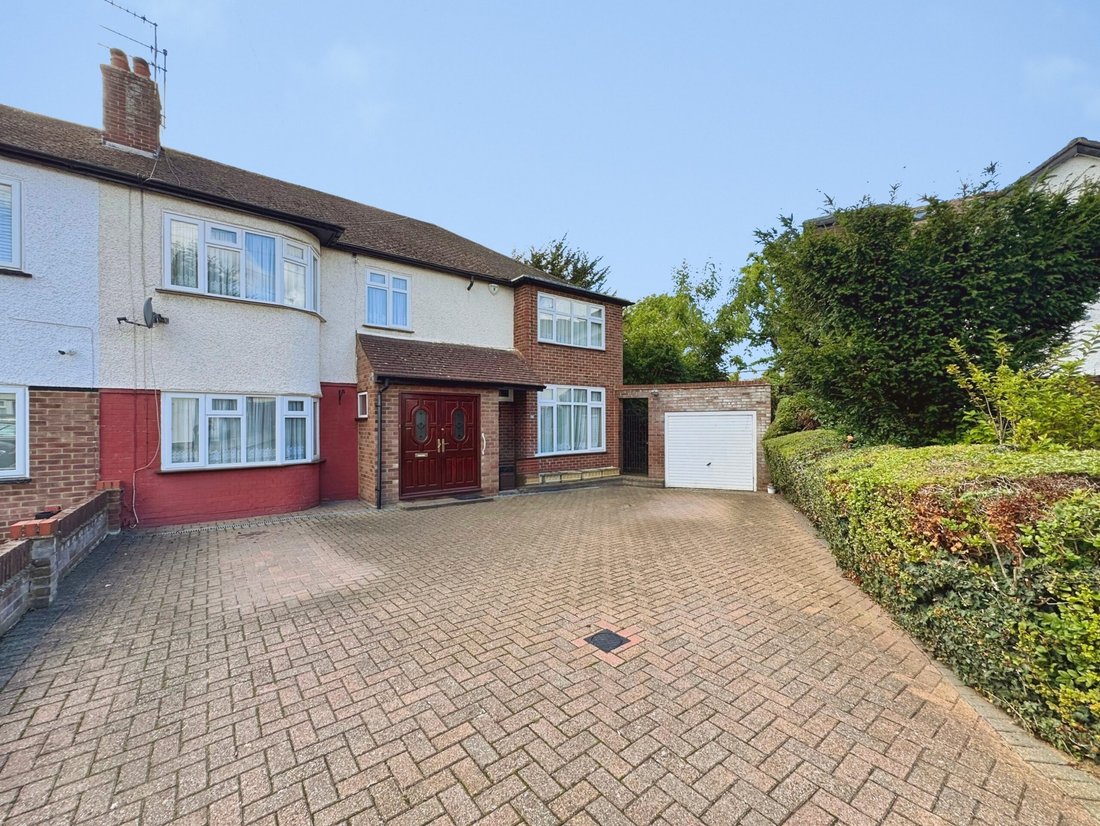 House in Edgware, Barnet, England 2 - 18939552