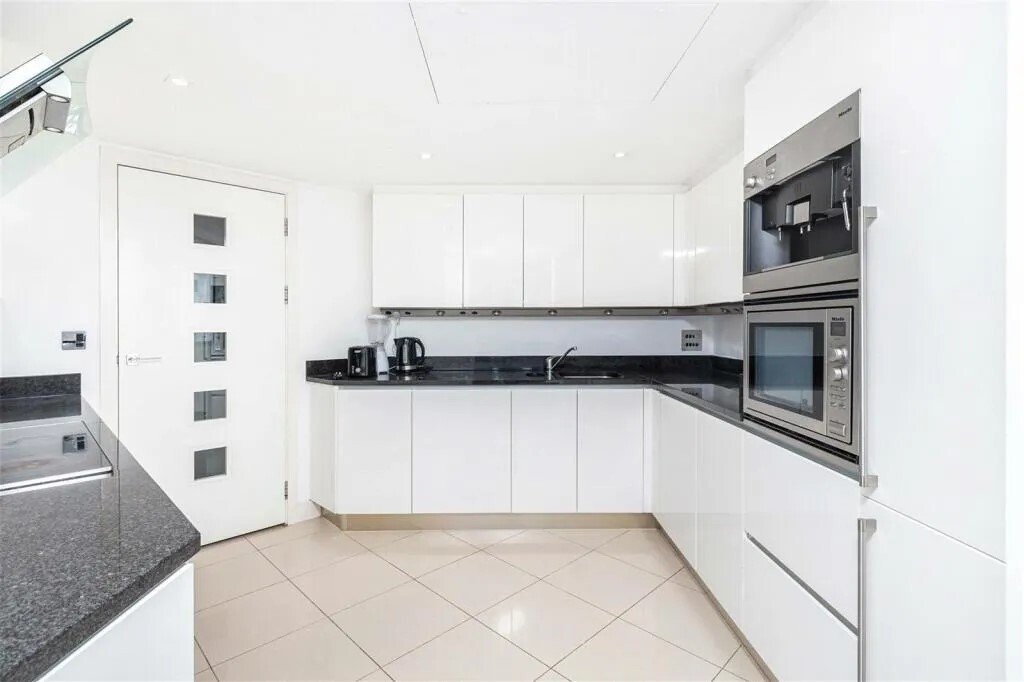 Apartment in Charing Cross, Westminster, England 3 - 18939615