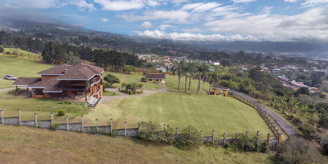 Estate in Santa Cecilia, Heredia Province, Costa Rica 1 - 18941736