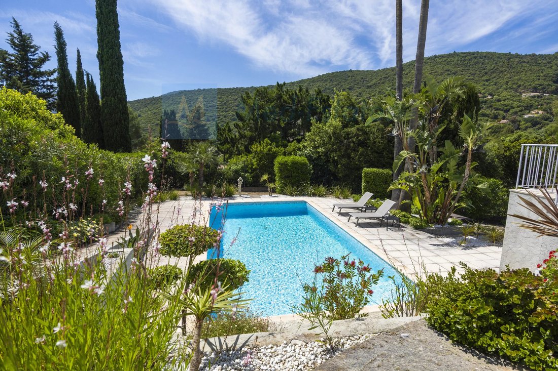 Villa à La Croix-Valmer, Provence-Alpes-Côte d'Azur, France 1 - 17974972