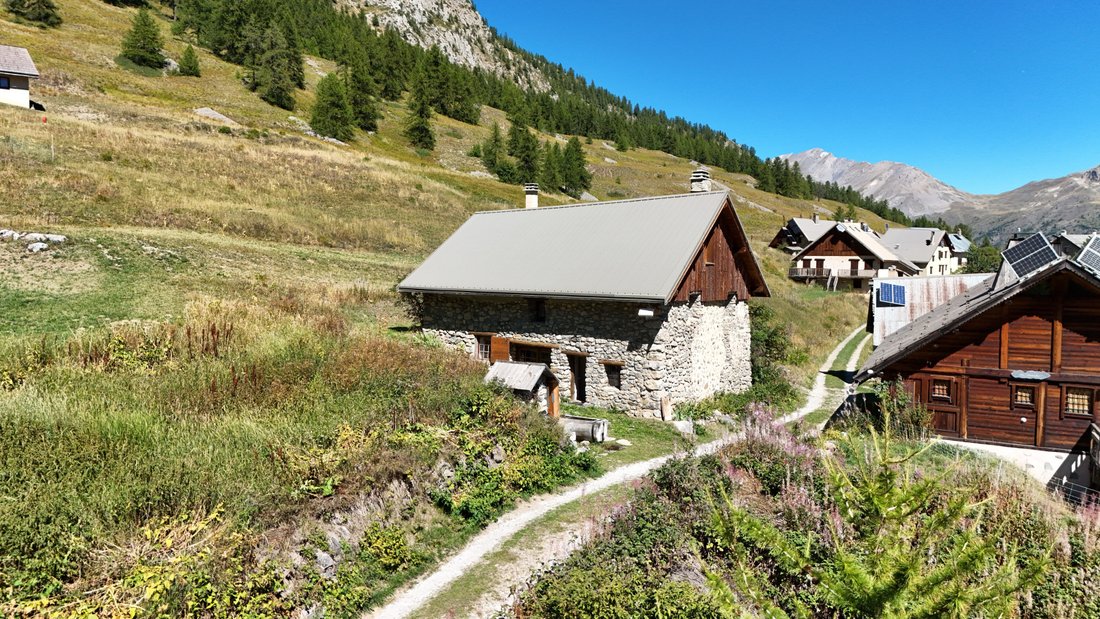 Chalet in La Salle-les-Alpes, Provence-Alpes-Côte d'Azur, France 1 - 18944096