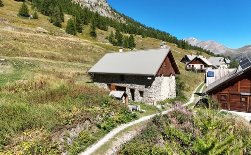 Chalet in La Salle-les-Alpes, Provence-Alpes-Côte d'Azur, France 1