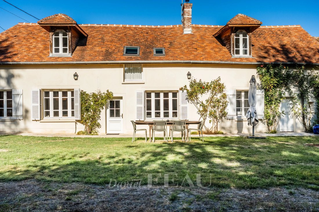 House in Saint-Léger-en-Yvelines, Ile-de-France, France 1 - 18939298