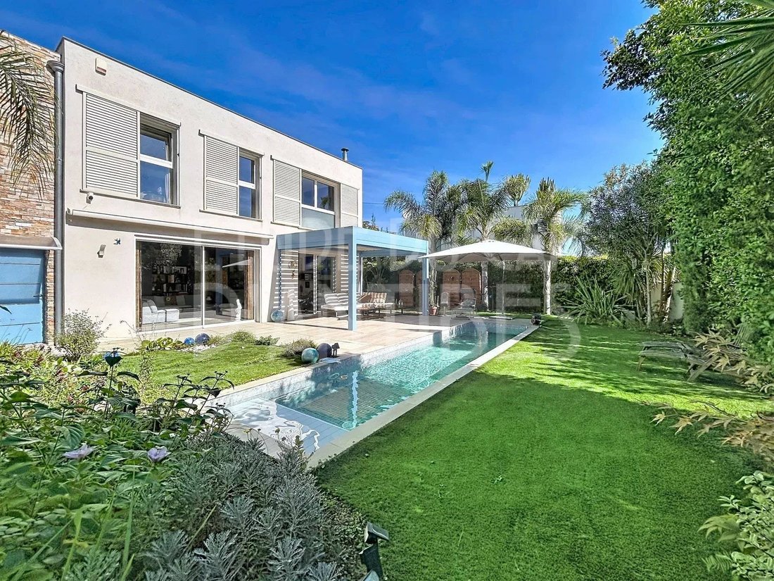Villa in Fontmerle, Antibes, France 1 - 18935561