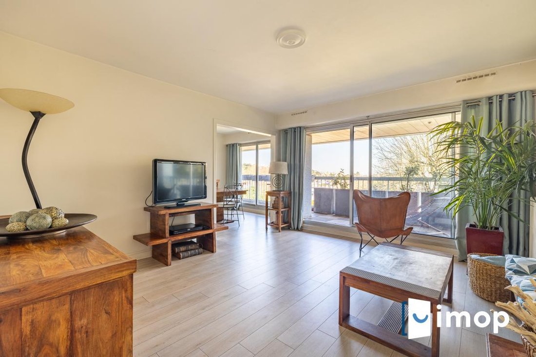 Apartment in Les Bures, Garches, France 1 - 18940598