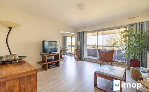 Apartment in Les Bures, Garches, France 1