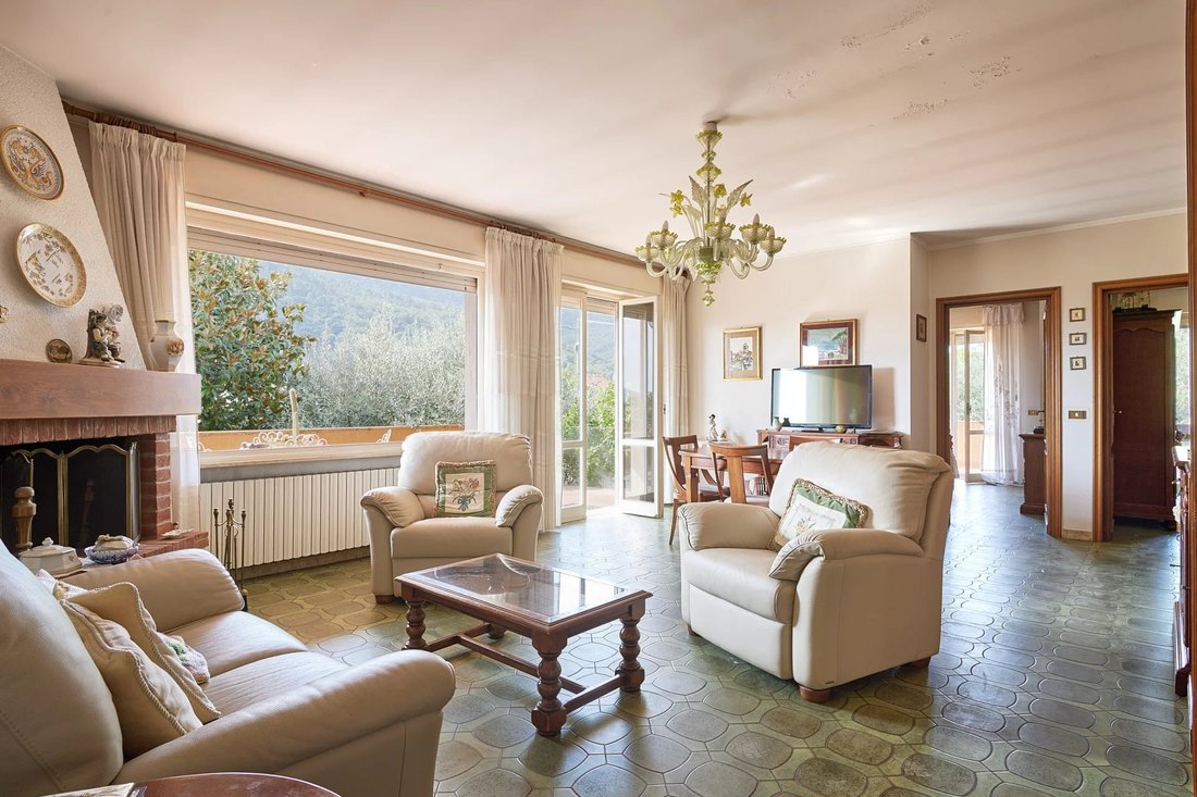 Villa in Villanova d'Albenga, Liguria, Italy 1 - 18939724