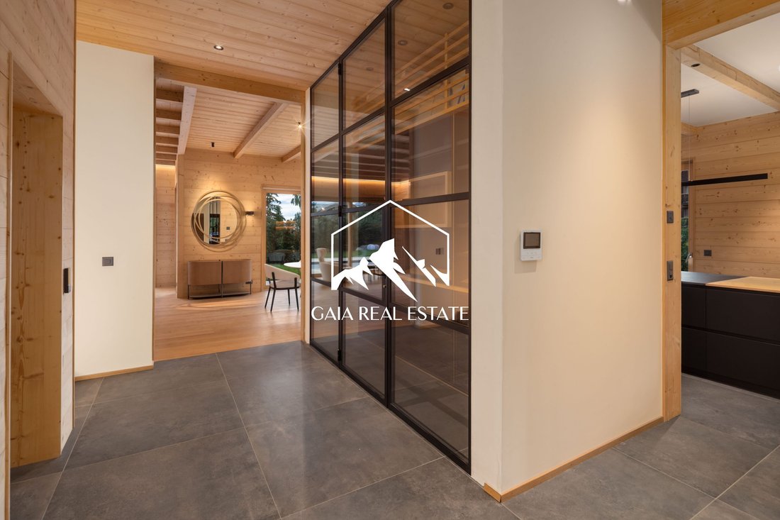 Chalet in Crans-Montana, Valais/Wallis, Switzerland 3 - 18939505