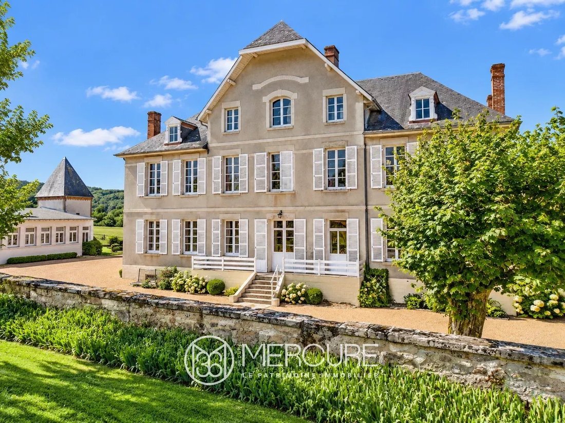 Estate in Saint-Symphorien-de-Marmagne, Bourgogne – Franche-Comté, France 3 - 18940452