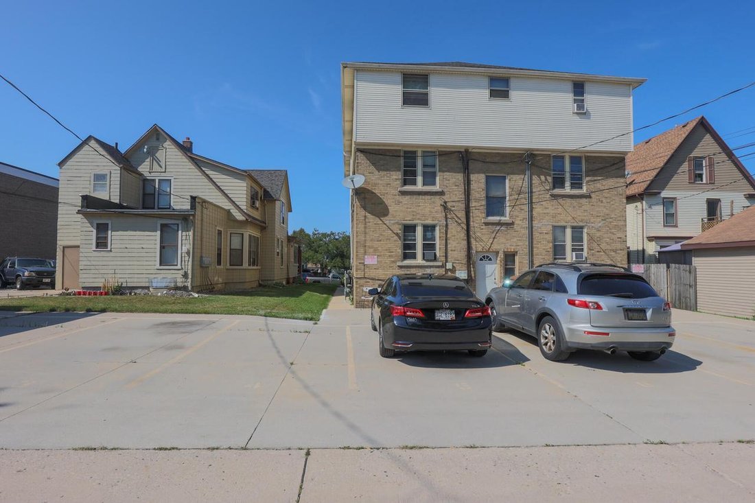 South Milwaukee, Wisconsin, United States 5 - 18942072