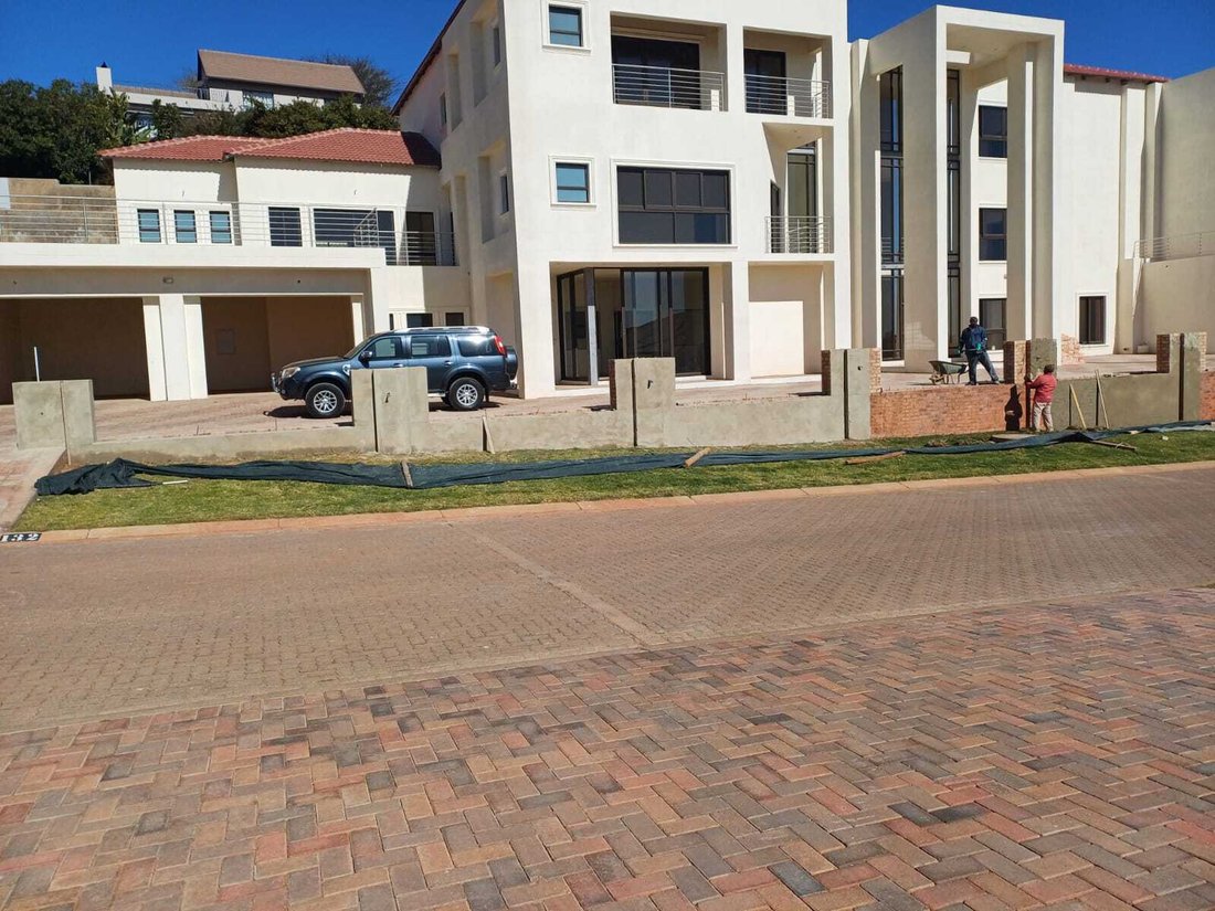 Estate in Waterval 174 IQ, Gauteng, South Africa 5 - 18941129
