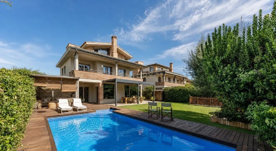 Villa in Sant Cugat del Valles, Catalonia, Spain 2 - 18937561