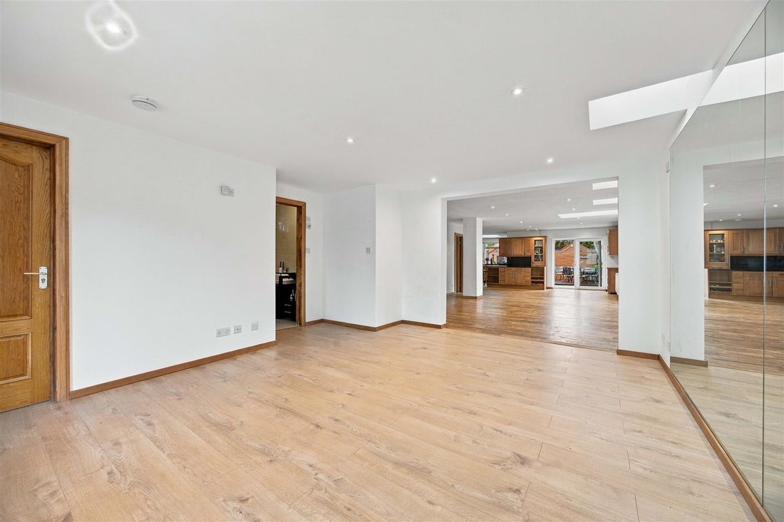 Chalet in Cowley, Hillingdon, England 2 - 18942288