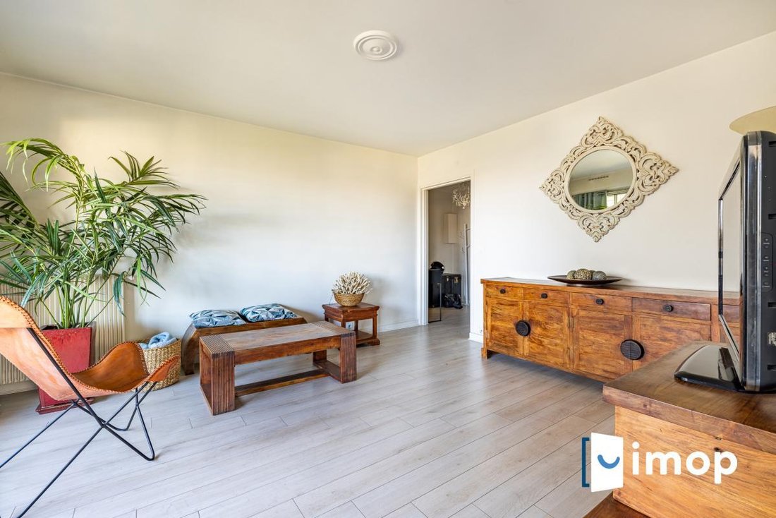 Apartment in Les Bures, Garches, France 2 - 18940598