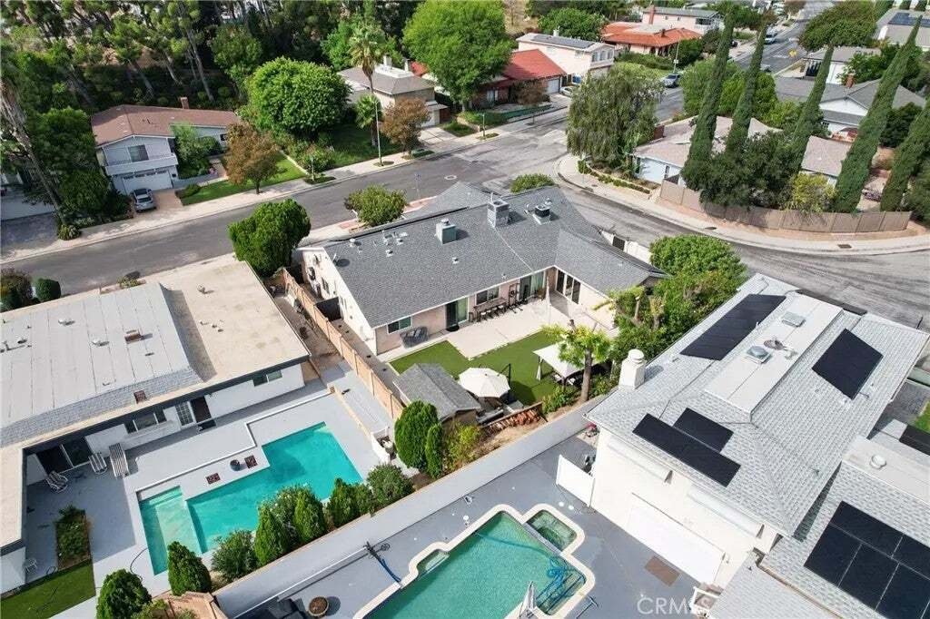 Los Angeles, California, United States 3 - 18943274