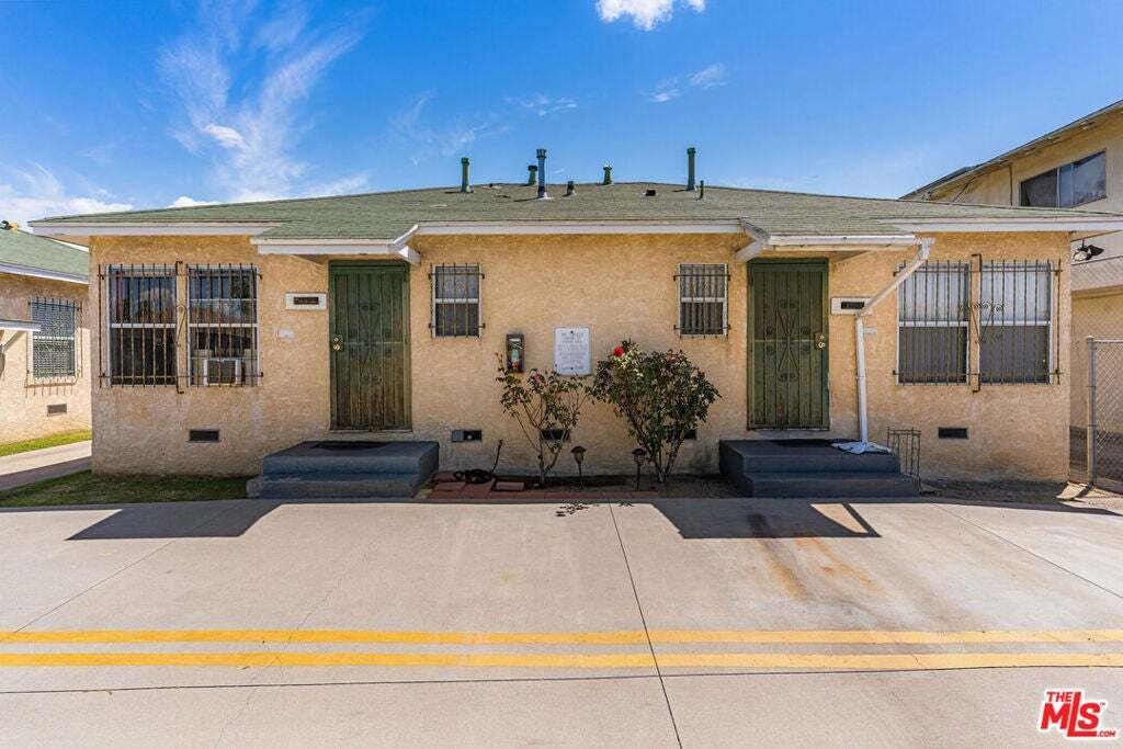 Compton, California, United States 3 - 18942142