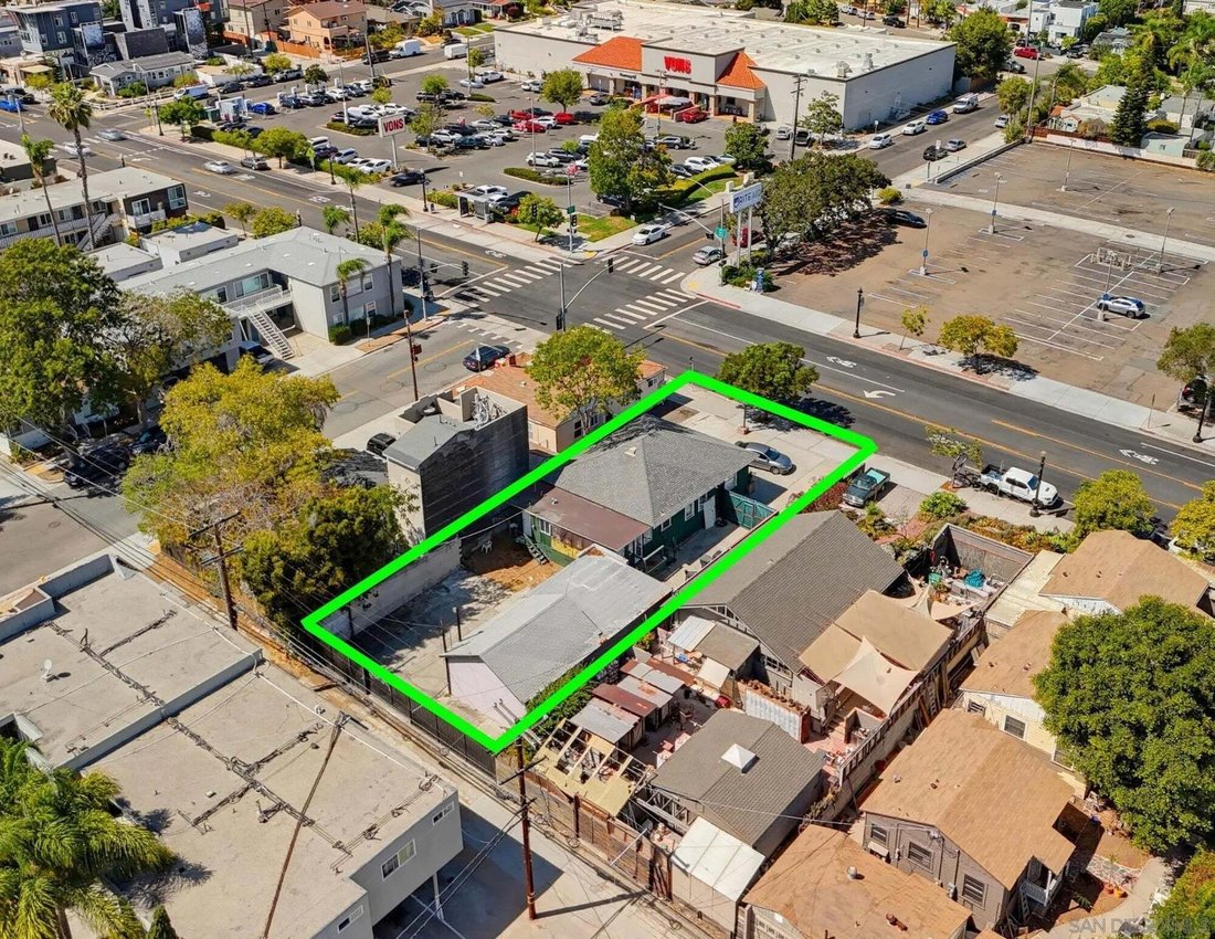 San Diego, California, United States 2 - 18943232