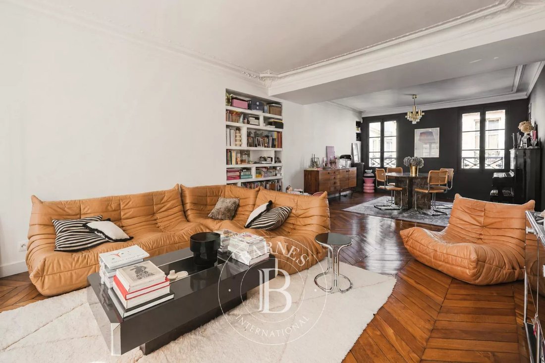 Apartment in Lorette-Martyrs, Paris 9e Arrondissement, Paris 2 - 18942502