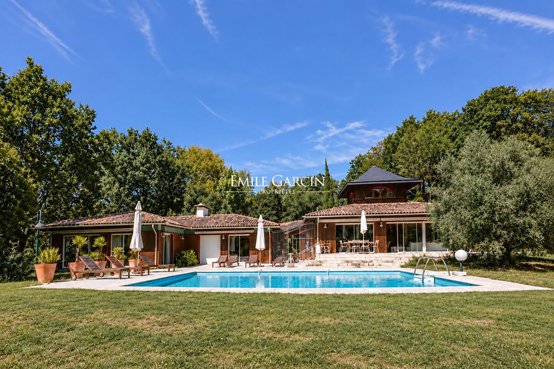 Villa in Sallebœuf, Nouvelle-Aquitaine, France 1 - 18944387