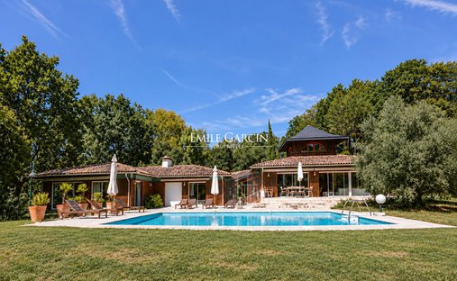 Villa in Sallebœuf, Nouvelle-Aquitaine, France 1