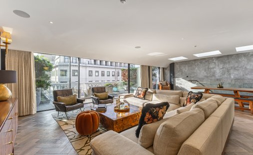 Apartment in Charing Cross, Westminster, England 1