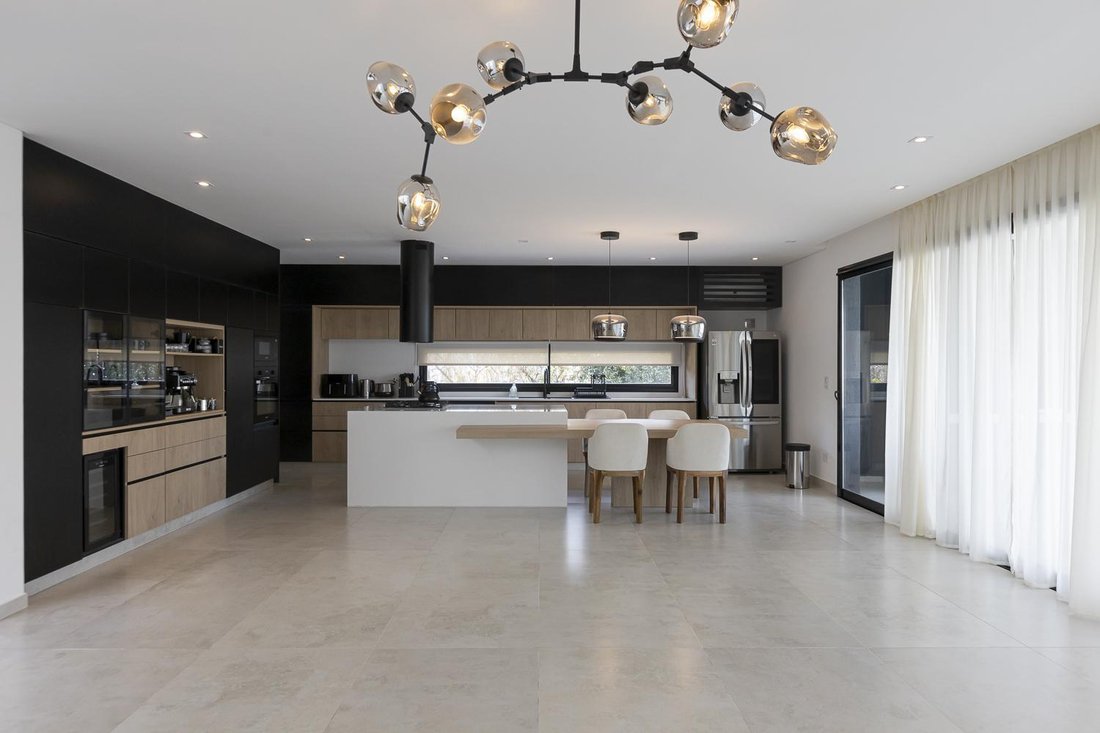 House in Ezeiza, Buenos Aires Province, Argentina 3 - 18941299