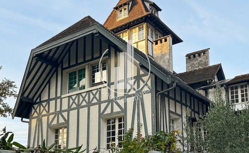 Townhouse in Les Bures, Garches, France 1