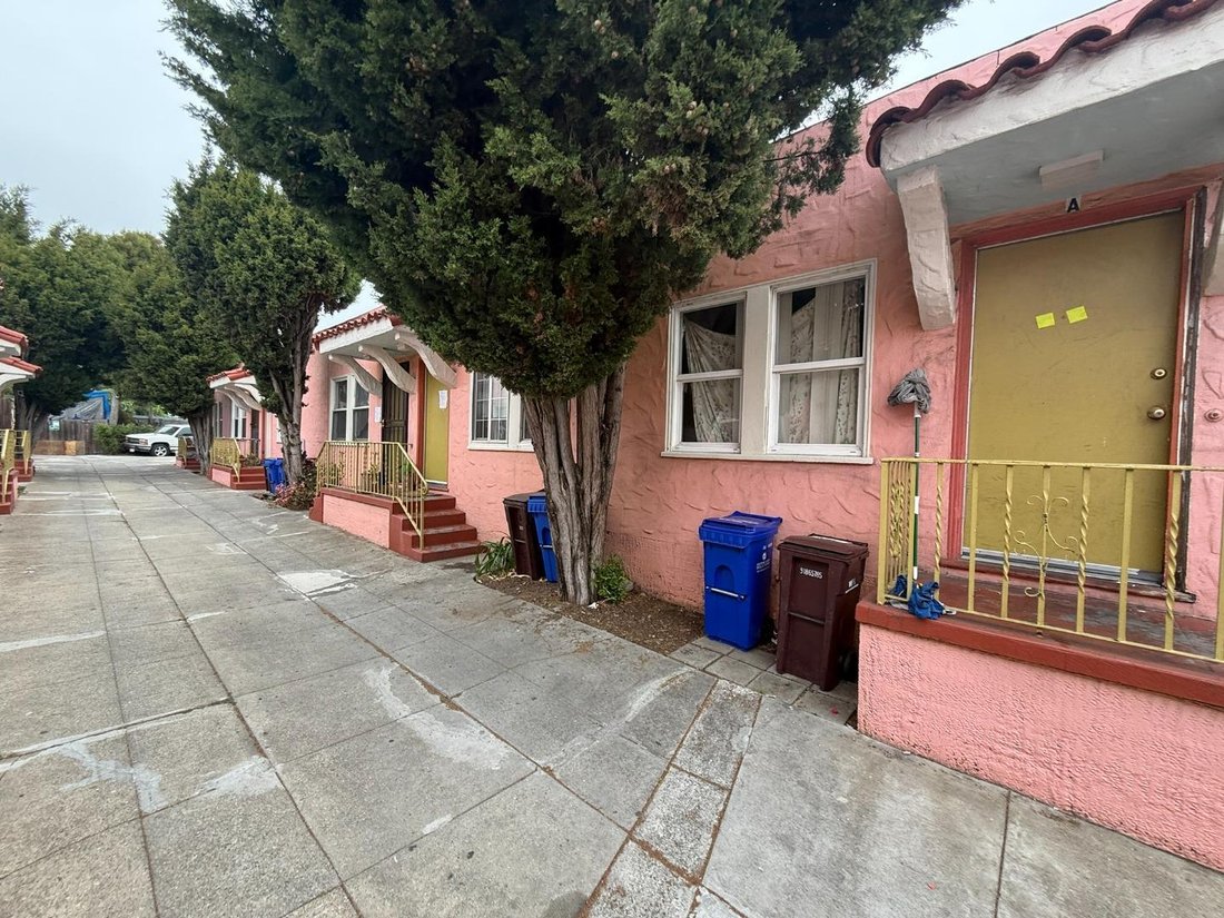 Oakland, California, United States 5 - 18942574