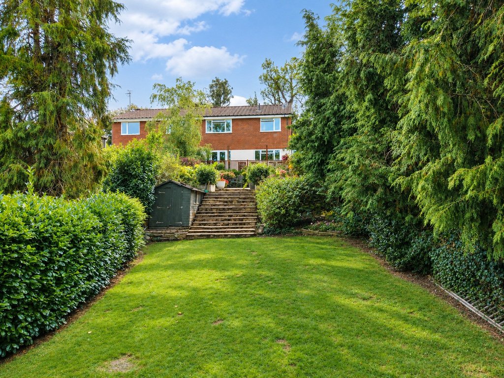 House in Widmer End, England 3 - 18940290
