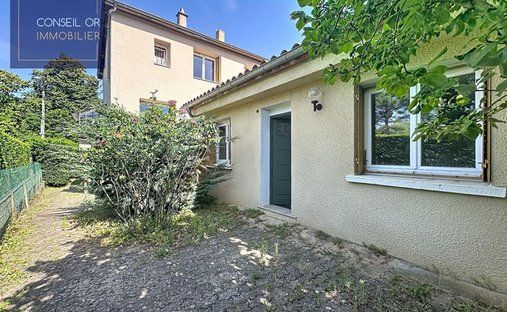 House in Basses-Barolles, Saint-Genis-Laval, France 1