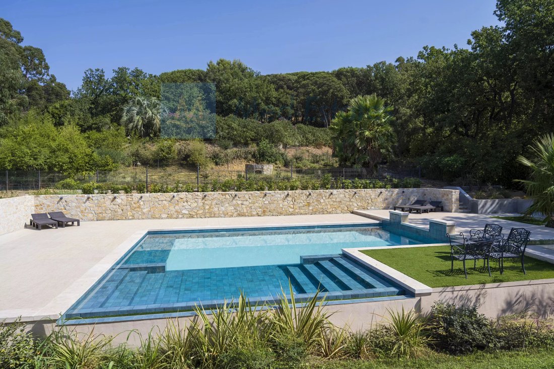Casa a Grimaud, Provenza-Alpi-Costa Azzurra, Francia 1 - 18347499