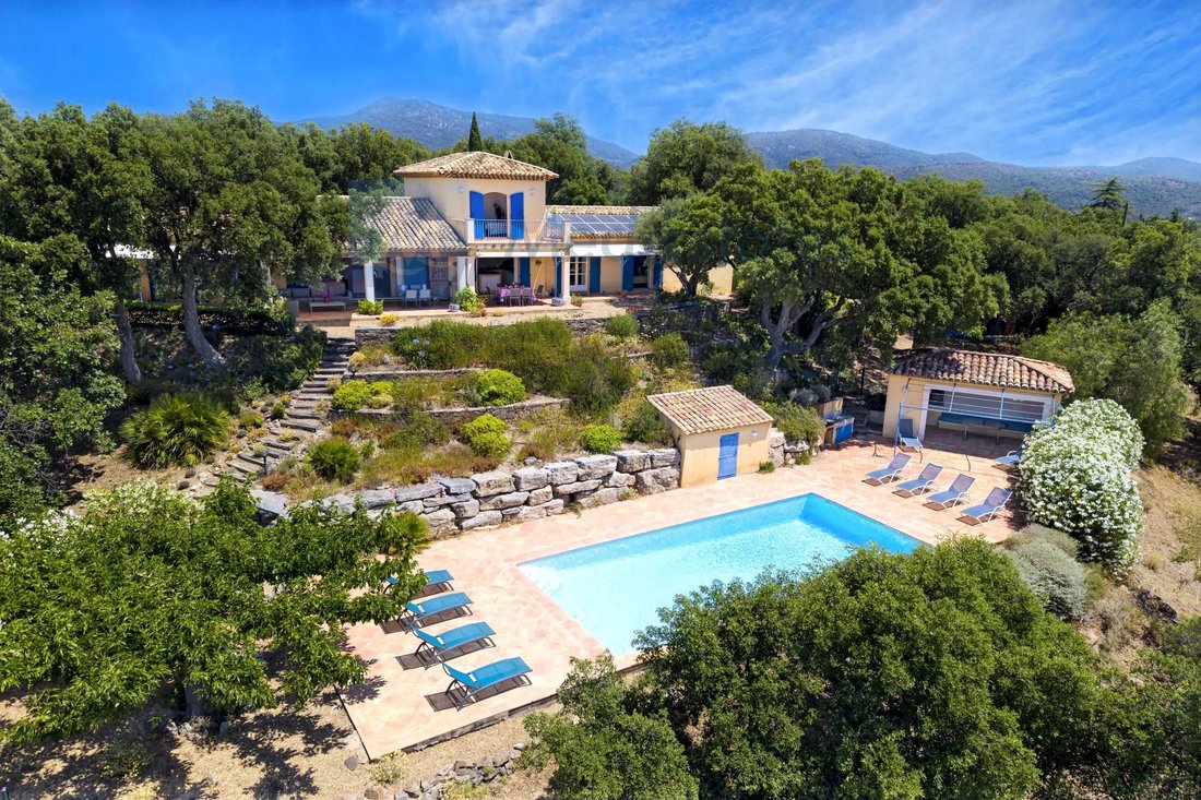 Villa in Le Plan-de-la-Tour, Provence-Alpes-Côte d'Azur, France 2 - 18260595