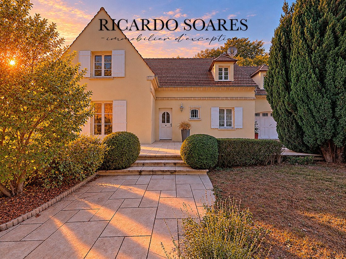Villa in Pont-Sainte-Maxence, Hauts-de-France, France 1 - 18941074