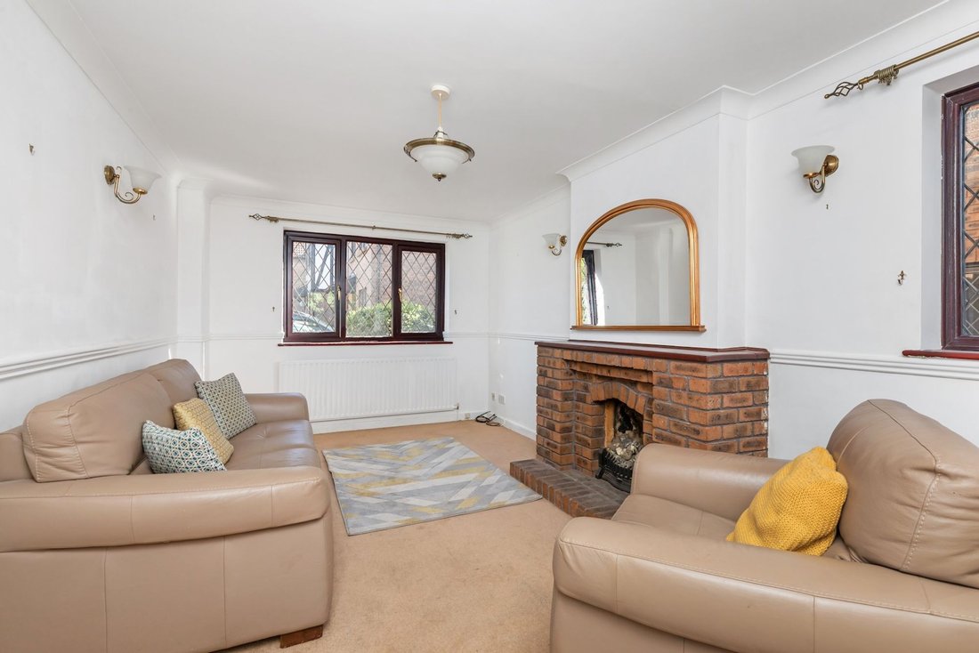 House in Fivensgreen, Horsham, England 2 - 18940586