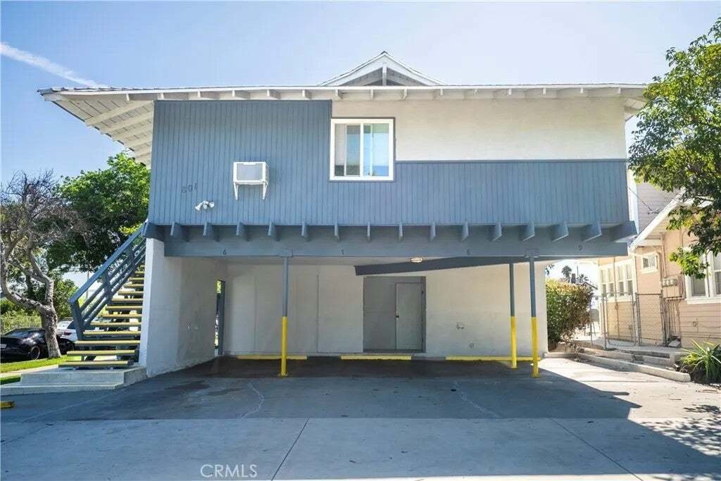 Corona, California, United States 3 - 18943263