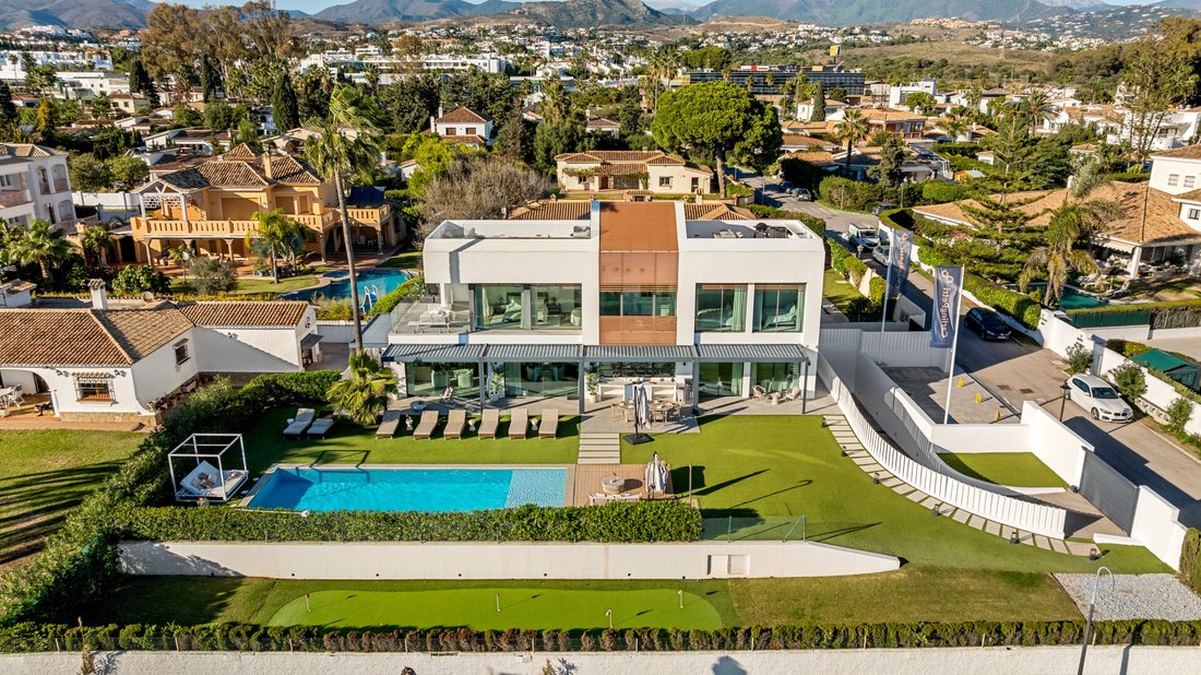 Villa in Guadalmina Alta, San Pedro de Alcantara, Spain 3 - 18939849