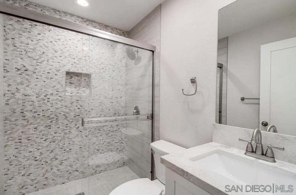 San Diego, California, United States 5 - 18943292