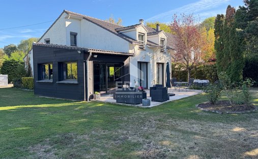 Villa in Crespieres, Ile-de-France, France 1