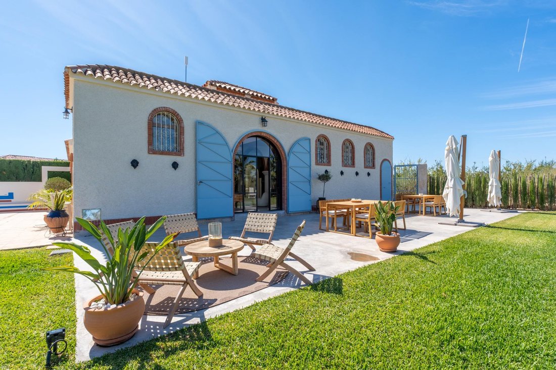 Villa in Elx / Elche, Valencian Community, Spain 1 - 18942919