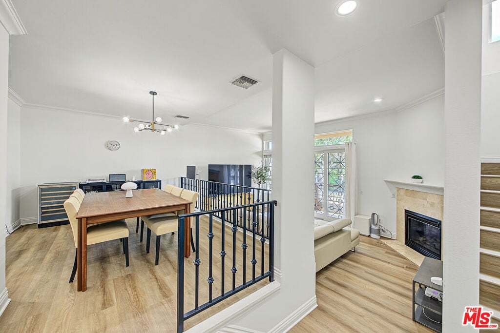 Condo in Los Angeles, California, United States 3 - 18942114