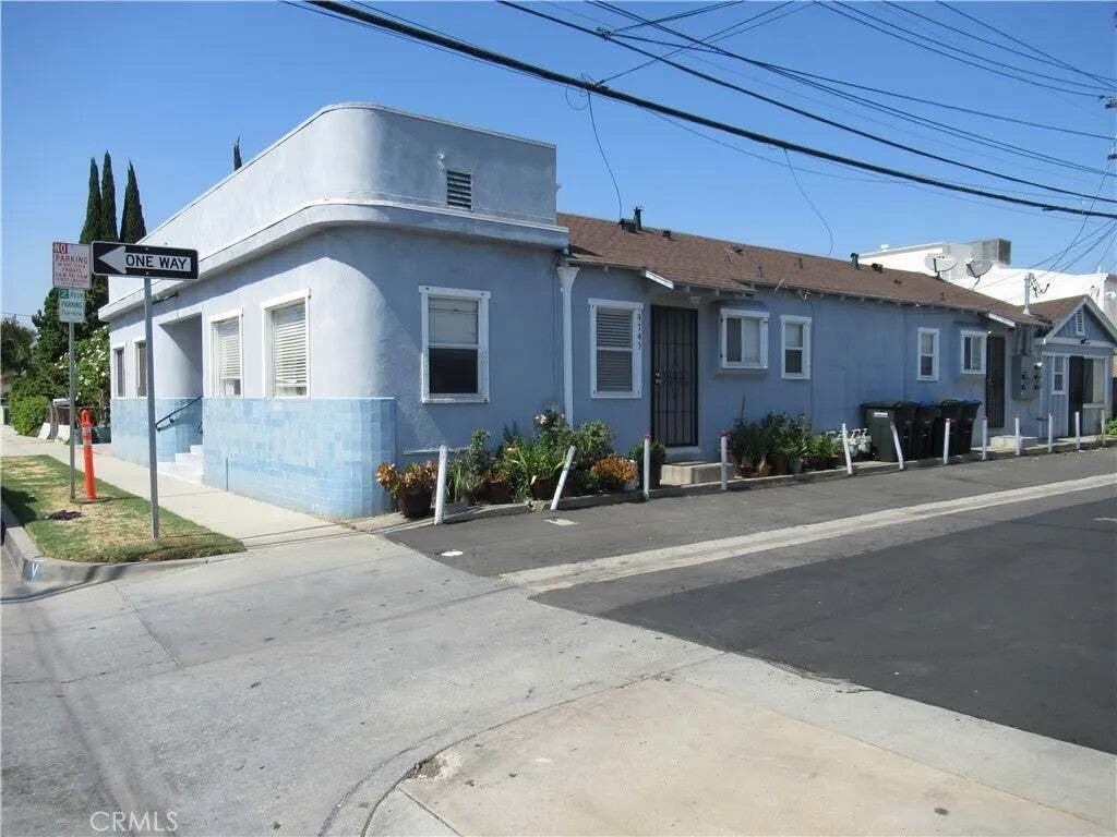 Bellflower, California, United States 2 - 18943315